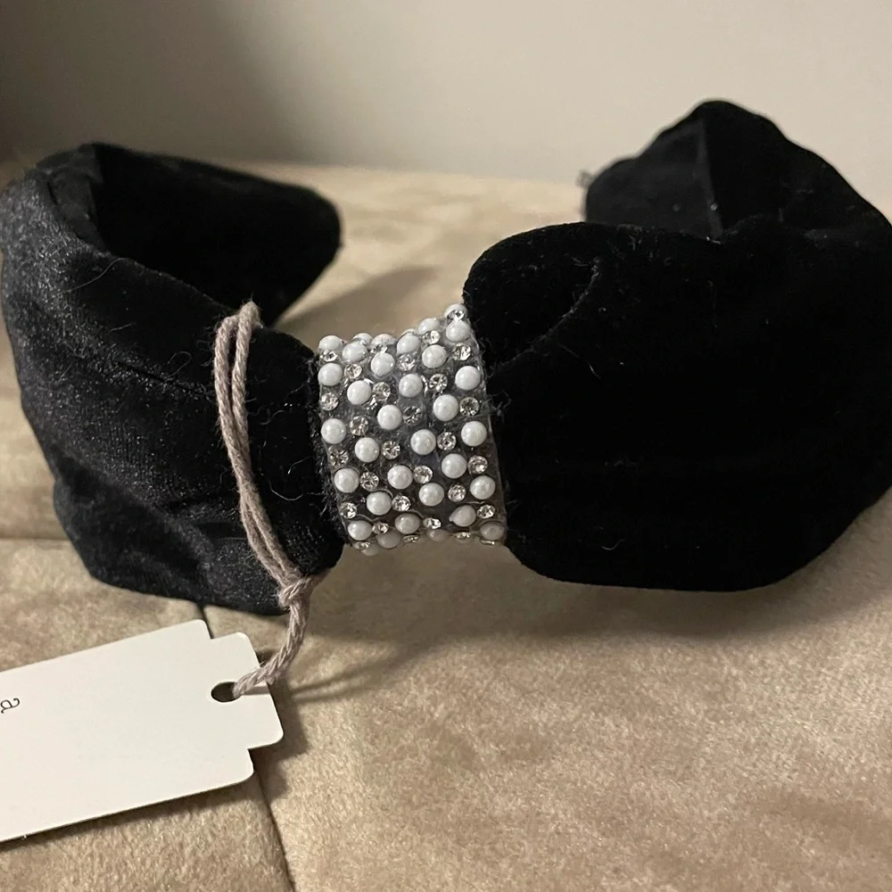 Black Velvet Rhinestone & Pearl Headband NWT